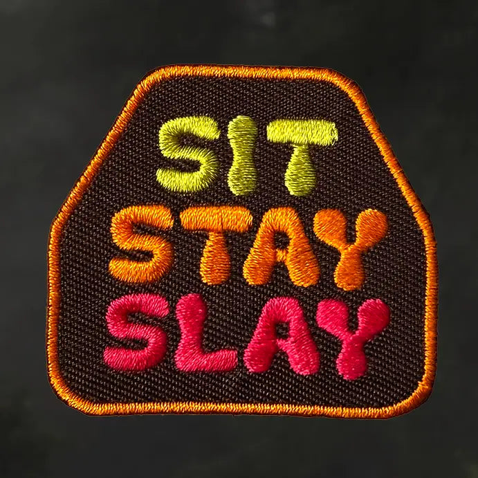 Badge thermocollant pour chien "Sit Stay Slay"