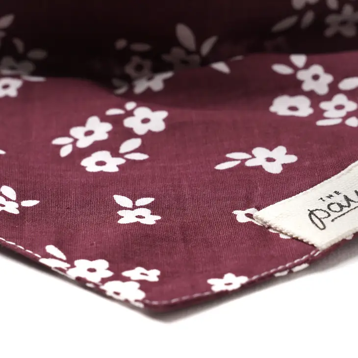 Bandana pour chien - Couleur rouge vin avec fleurs blanches The Paws