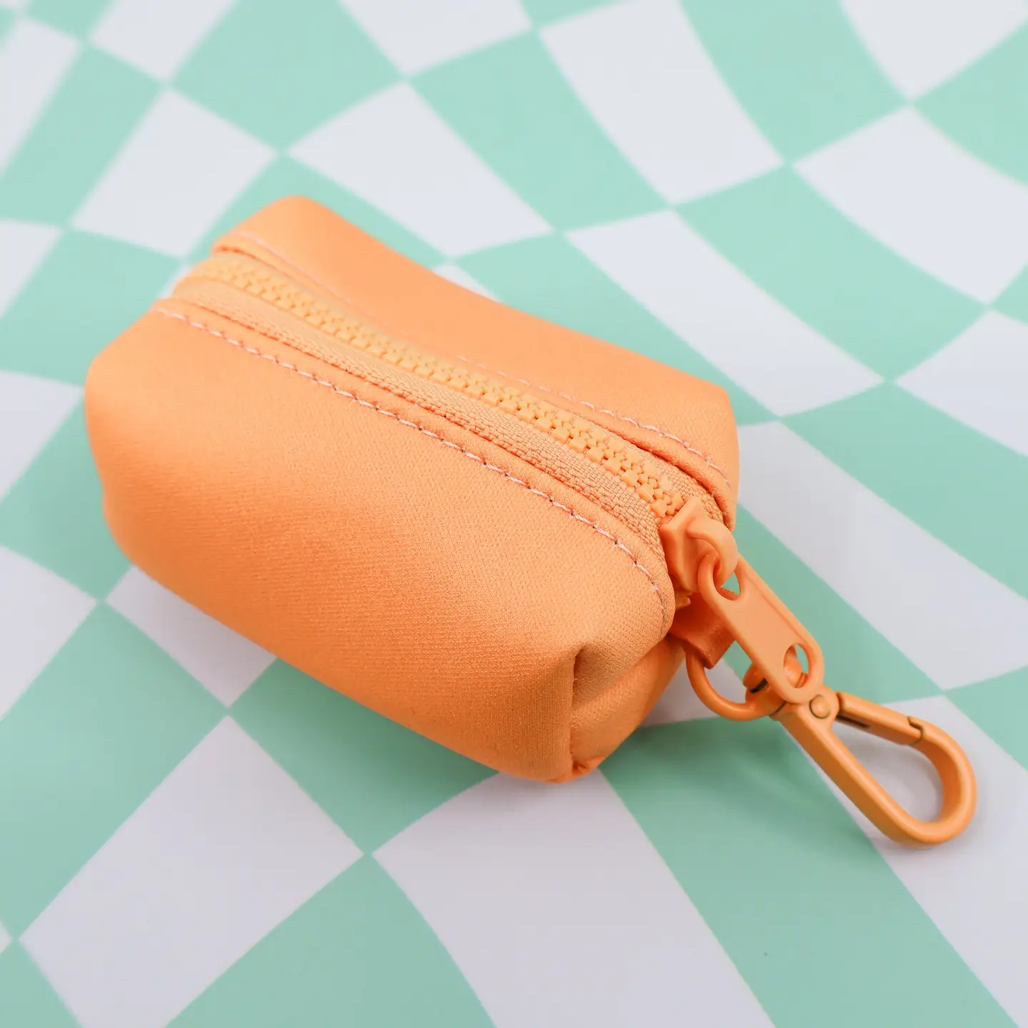 porte-sac-a-dejections-pabloandco-orange-2.png